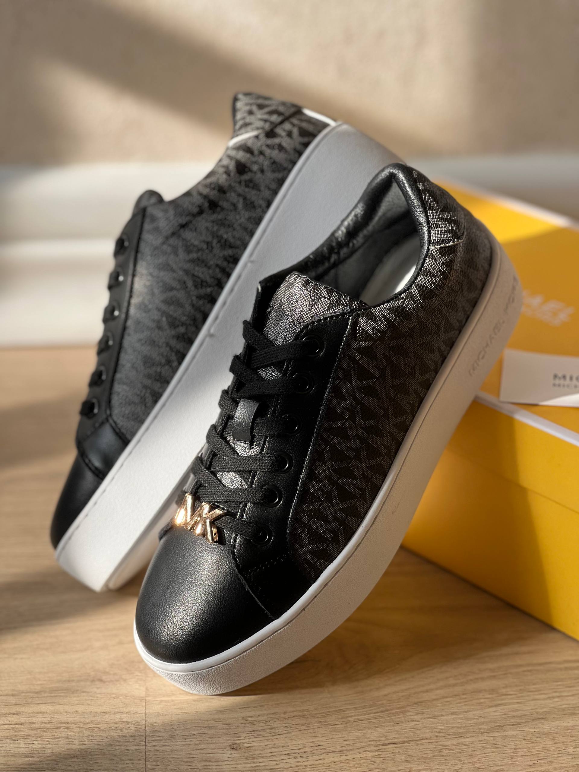 کتونی مایکل کورس