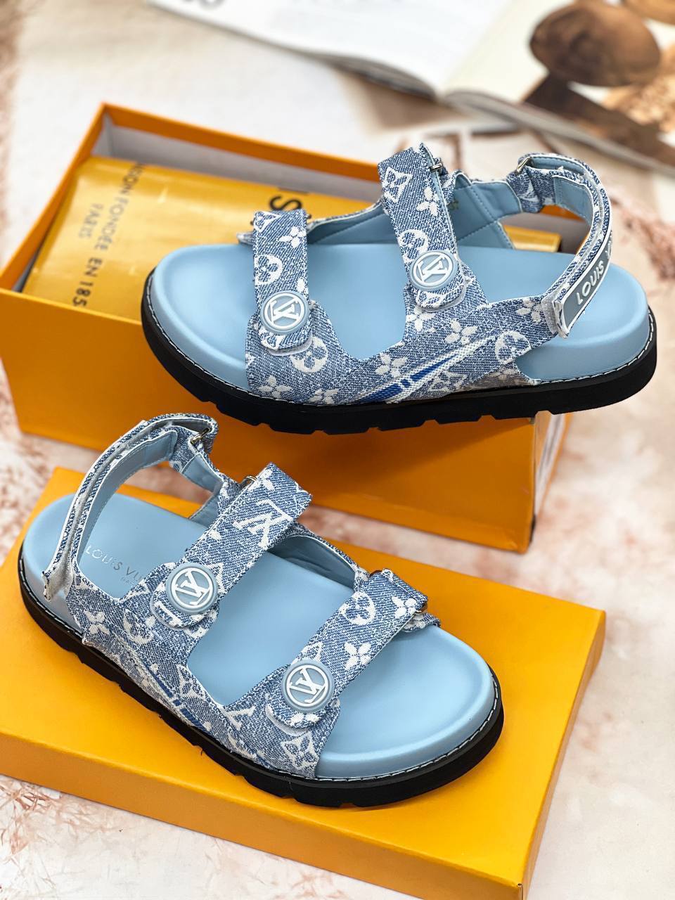 صندل لویی ویتون